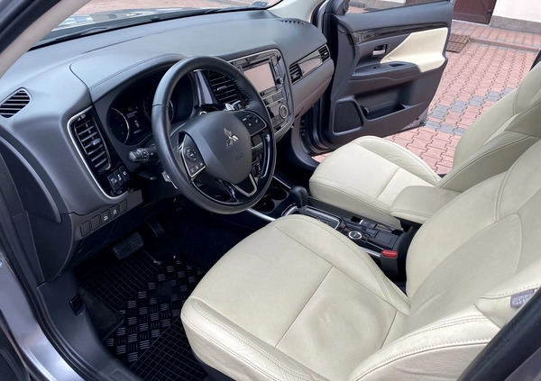 Mitsubishi Outlander cena 94900 przebieg: 106000, rok produkcji 2019 z Świeradów-Zdrój małe 781